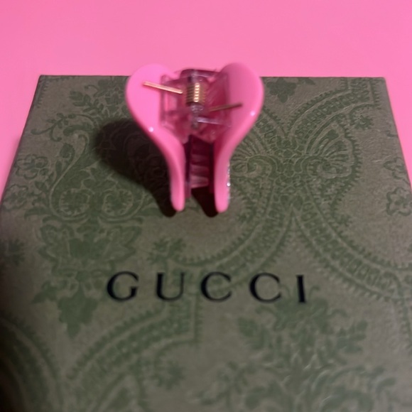 Gucci Resin Heart Mini Butterfly Clip - Picture 3 of 5